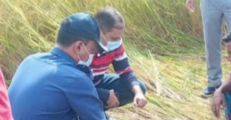 ধানখেতে পড়ে ছিল নৈশপ্রহরীর লাশ