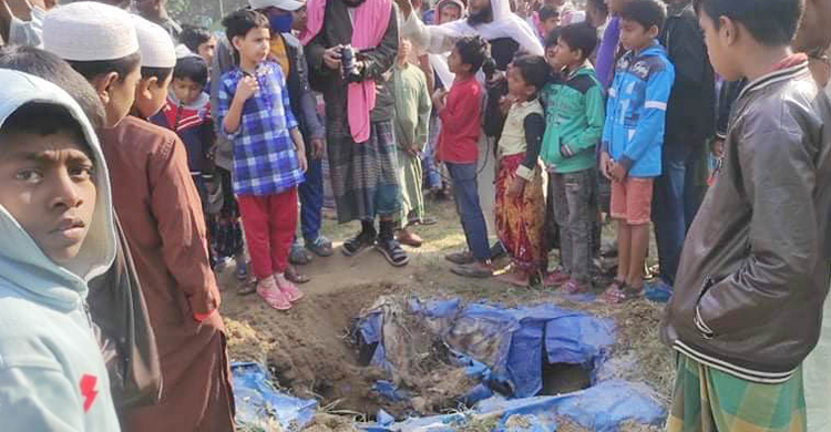 নরসিংদীতে কবরস্থান থেকে ৭ কঙ্কাল চুরি