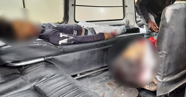 ওভারটেক করতে গিয়ে প্রাণ গেল দুই স্কুলছাত্রের