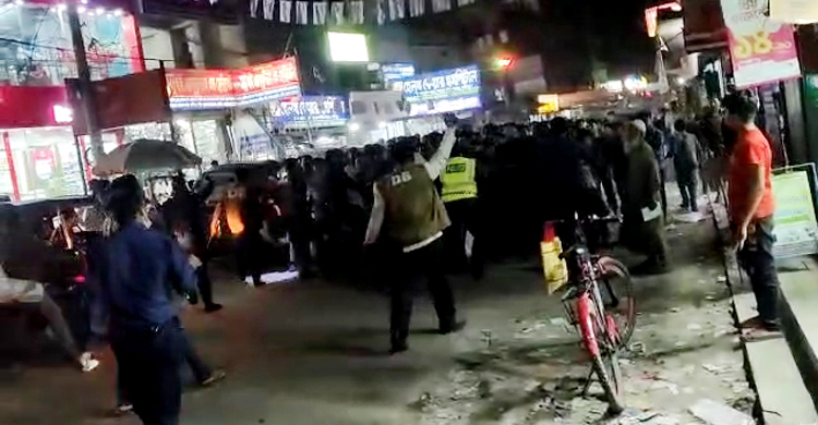 আওয়ামী লীগের দুই গ্রুপের সংঘর্ষে পুলিশসহ আহত ১৫