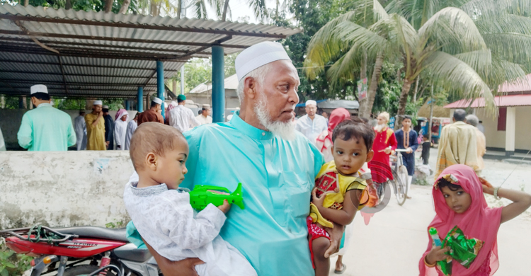 ঈদ উদযাপন করছেন লক্ষ্মীপুরে ১১ গ্রামের মানুষ