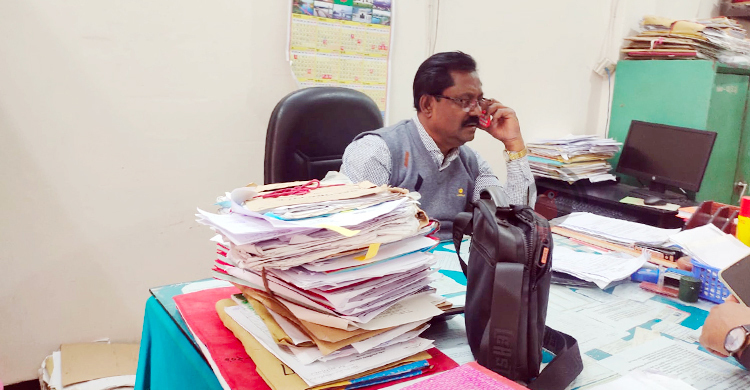 ছুটির দিনে চুপিসারে অফিস করছেন পিআরএলে থাকা কর্মচারী