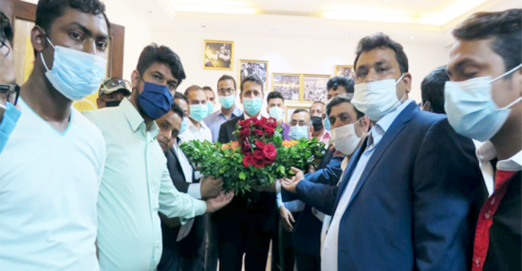 লেবাননে নবনিযুক্ত রাষ্ট্রদূতকে ফুলেল শুভেচ্ছা