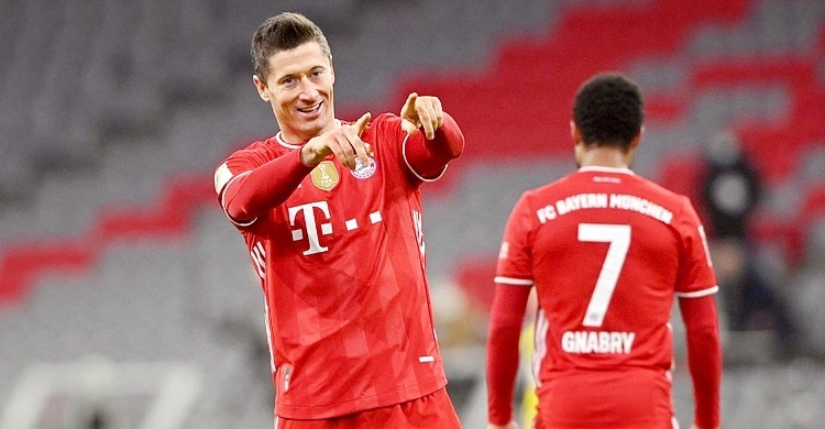 Lewandowski treble settles Der Klassiker