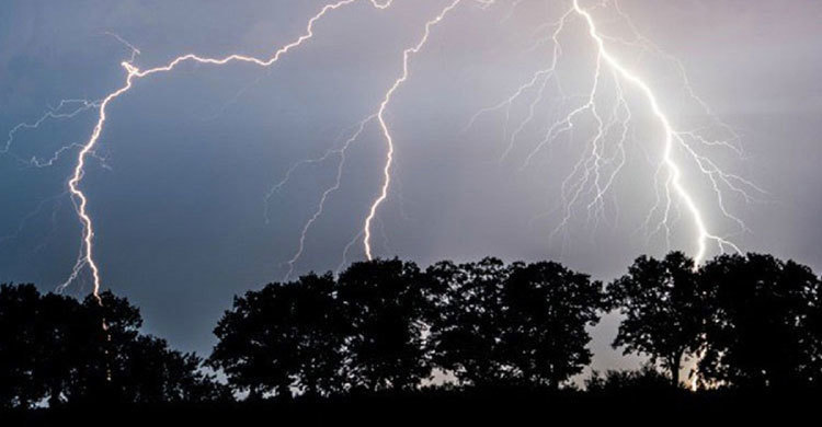 মহেশখালীতে বজ্রপাতে প্রাণ গেল ৩ লবণ শ্রমিকের