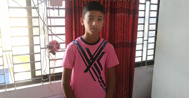 লিফটে আটকা কিশোর, ৯৯৯-এ ফোন করে উদ্ধার