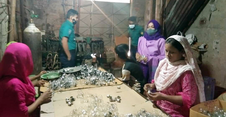 নিম্নমানের লাইট তৈরি, দুই প্রতিষ্ঠানকে লাখ টাকা জরিমানা