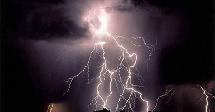 পদ্মায় মাছ ধরতে গিয়ে বজ্রপাতে যুবকের মৃত্যু