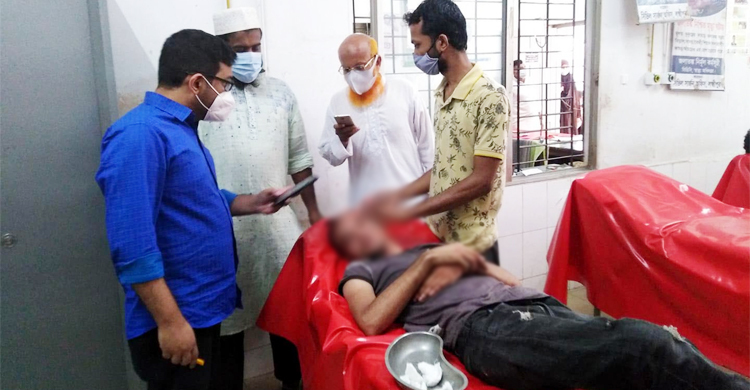 জমি নিয়ে বিরোধে ভাতিজাকে কোপালেন দুই চাচা