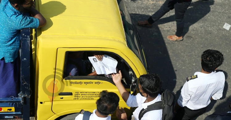 লাইসেন্স না থাকলেও মামলা নিতে গড়িমসি, দাবি শিক্ষার্থীদের
