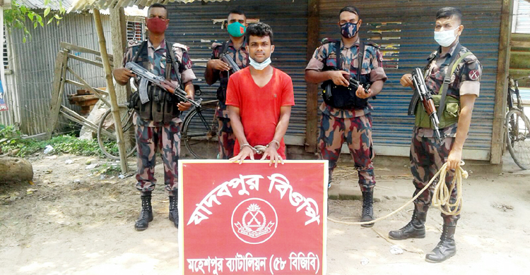 মহেশপুরে লকডাউনেও থেমে নেই অবৈধ পারাপার