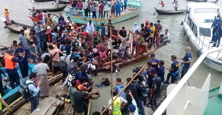 বুড়িগঙ্গায় লঞ্চডুবি : ৩৪ নিরীহ মানুষের প্রাণ যায় ভুল নির্দেশনায়