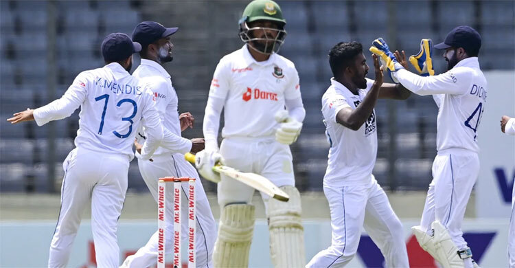 শেষ দিনে ইনিংস হারের শঙ্কায় বাংলাদেশ