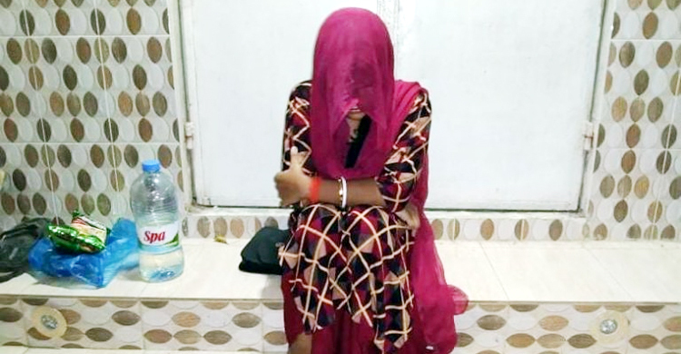 নানার সঙ্গে পরকীয়ায় স্বামীকে তালাক, এখন বিয়ে করতে চান না নানা