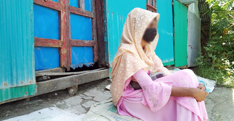 প্রেমিকের বাড়িতে প্রেমিকার অনশন