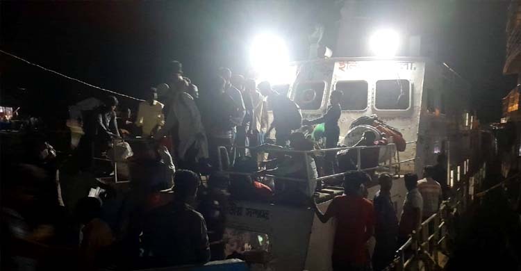 অতিরিক্ত যাত্রী নেওয়ায় লক্ষ্মীপুরে লঞ্চকে জরিমানা