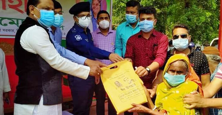 প্রধানমন্ত্রীর ঈদ উপহার পেলেন ময়মনসিংহের ১৫ হাজার অসহায়