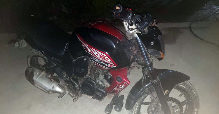 রাজধানীতে দুই চোরাই মোটরসাইকেলসহ গ্রেফতার ৪