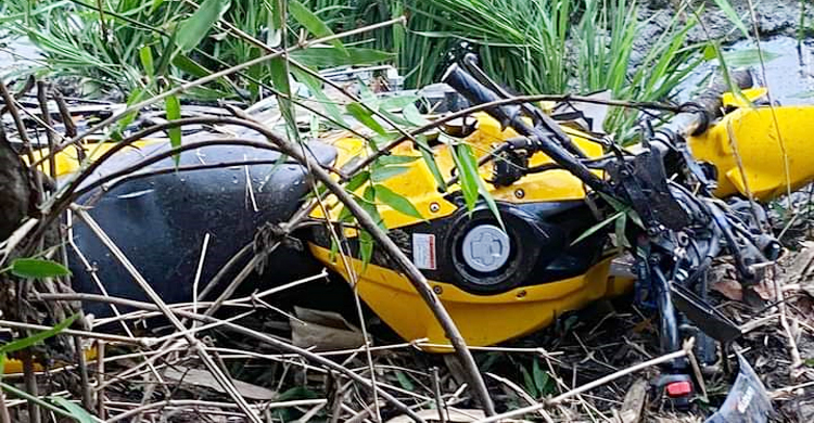 মোটরসাইকেল নিয়ন্ত্রণ হারিয়ে গাছে ধাক্কা, দুই আরোহী নিহত