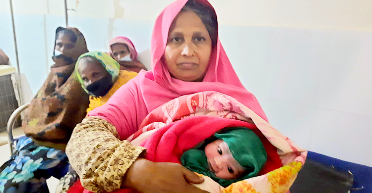 একটি ফোনকলেই বেঁচে গেলেন প্রসূতি মা