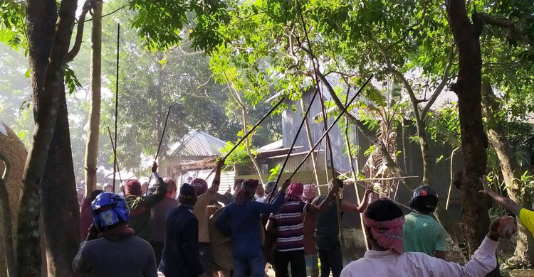বিয়েবাড়িতে দাওয়াত খাওয়াকে কেন্দ্র করে দু’পক্ষের সংঘর্ষ, আহত ২৫