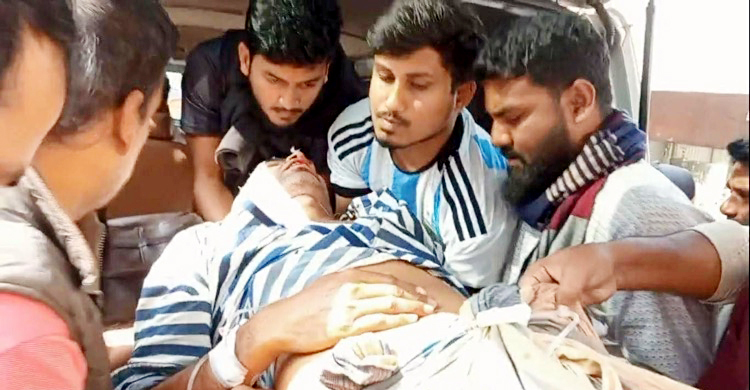 মাদারীপুরে সাবেক চেয়ারম্যানের সমর্থক বাবা-ছেলেকে কুপিয়ে জখম