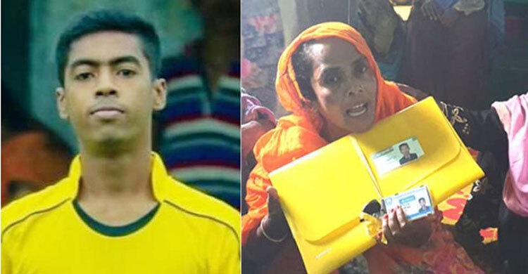 ছেলের ছবি নিয়ে কেঁদেই চলেছেন মা