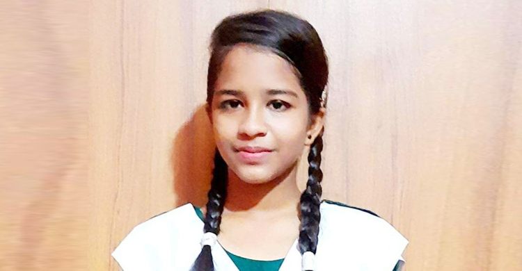 অনলাইন কুইজ প্রতিযোগিতায় দেশসেরা সায়ন্তিকা