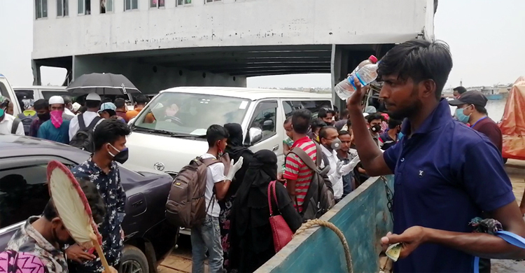 কাঁঠালবাড়িতে ঢাকামুখী যাত্রী-যান দুটোই বেড়েছে