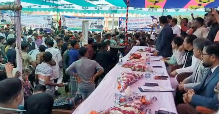 মাদারীপুরে এমপির উপস্থিতিতে ককটেল বিস্ফোরণ, আহত ১০