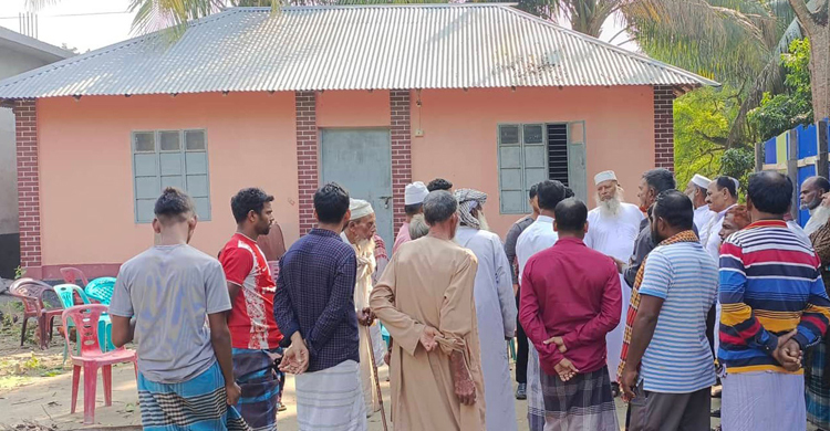 গেটে তালা দিয়ে ঘর-জমি দখল, ৯৯৯-এ কলে উদ্ধার