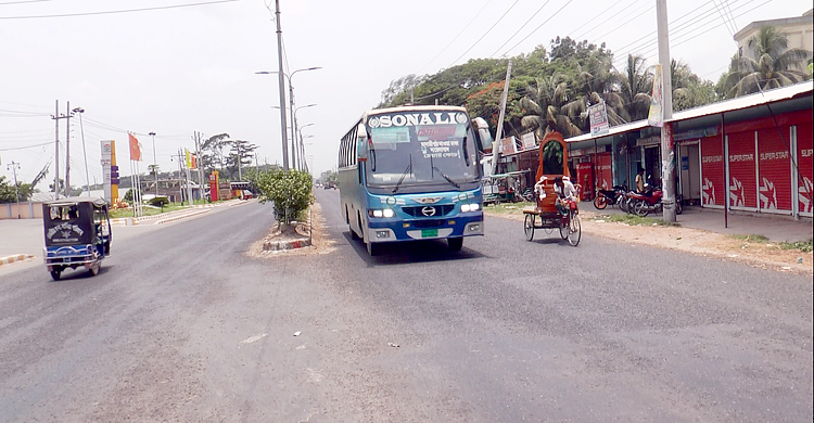 মাদারীপুরে তিন চাকার যানবাহন বন্ধের দাবিতে পরিবহন ধর্মঘট