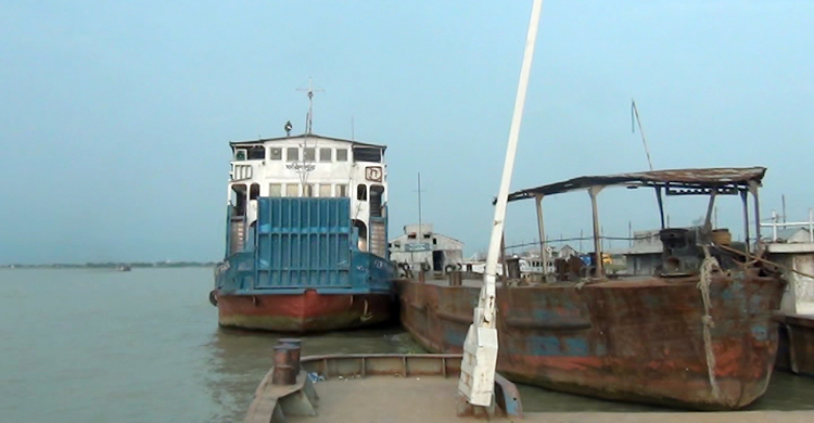 কাঁঠালবাড়ি-শিমুলিয়া নৌরুটে আবারও ফেরি চলাচল বন্ধ