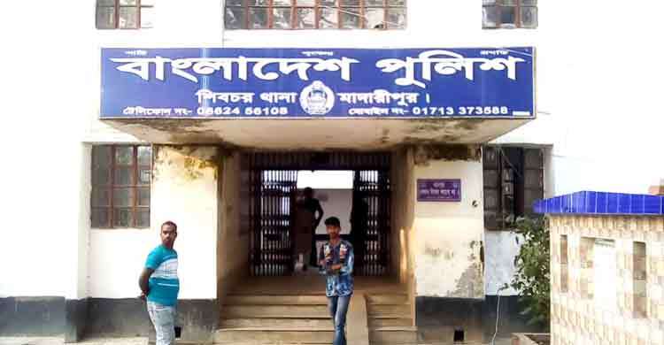 মাদারীপুরে স্কুলছাত্রকে পিটিয়ে জখম, আটক ২