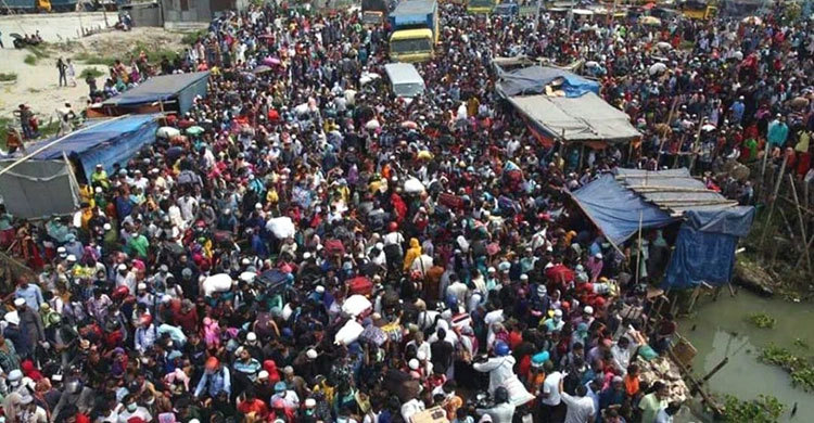 ৩ দিন পর চালু ফেরি, মাদারীপুরে ঘরমুখো যাত্রীদের স্রোত