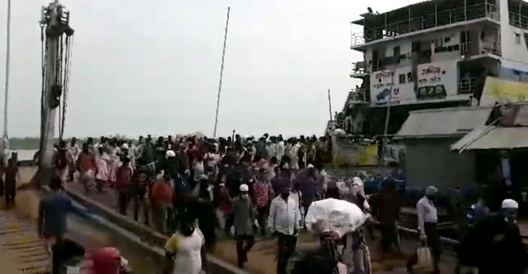 কাঁঠালবাড়ী-শিমুলিয়ায় ঘরমুখো মানুষের স্রোত