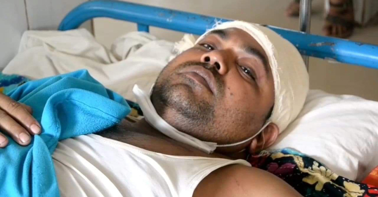 প্রতিপক্ষের হামলায় আহত প্রবাসী, কর্মস্থলে ফেরা অনিশ্চিত