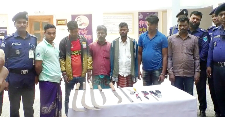 ডাকাতির প্রস্তুতিকালে আটক ৬
