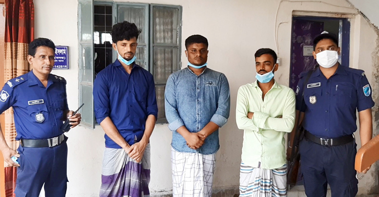 সেনাবাহিনীর মেজর ও মেরিন অফিসার পরিচয়ে প্রতারণা, আটক ৪