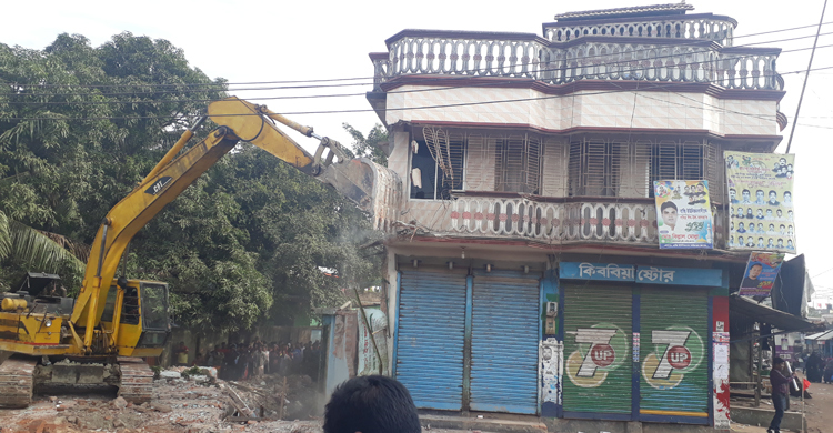 খাল দখল করে বহুতল ভবন, গুঁড়িয়ে দেয়া হলো সব