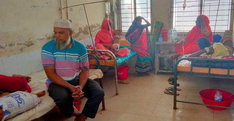 সিট সংকটে ফ্লোরেই চলছে চিকিৎসা