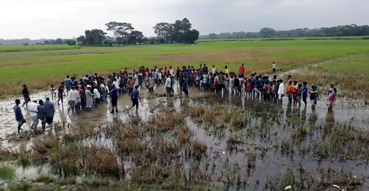মোটরসাইকেল চালককে কুপিয়ে হত্যা