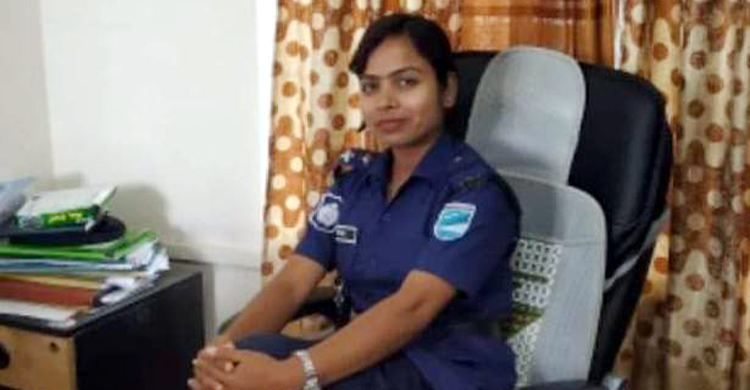 ‘প্রেম নিয়ে দ্বন্দ্বে’ নারী পুলিশকে কুপিয়ে জখম