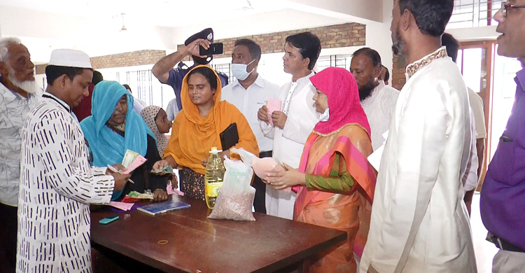 মাদারীপুরে টিসিবির পণ্য তদারকিতে মাঠে জেলা প্রশাসন