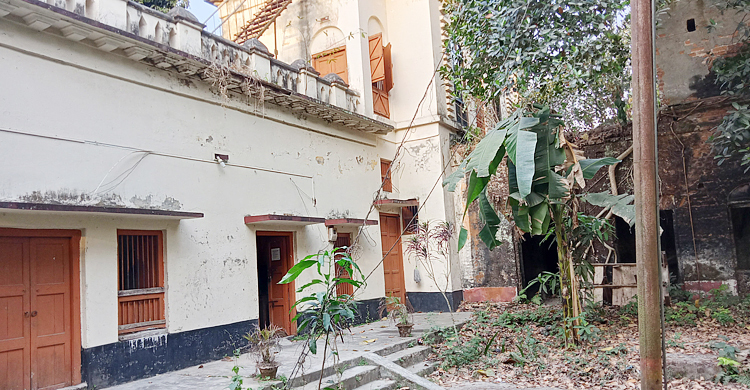 ঝুঁকিপূর্ণ ভবনে চলছে আবহাওয়া অফিসের কর্যক্রম