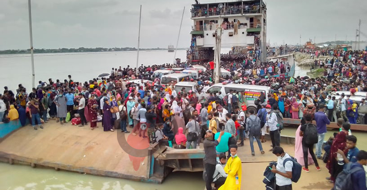 বেসামাল পরিস্থিতিতে বাংলাবাজার-শিমুলিয়া রুটে বাড়ানো হয়েছে ফেরি