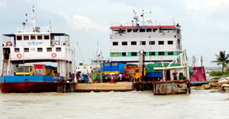 উত্তাল পদ্মা : কাঁঠালবাড়ি-শিমুলিয়া নৌরুটে ফেরি চলাচল ব্যাহত