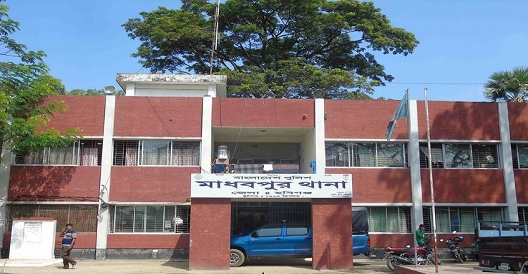 স্ত্রীকে গলা কেটে হত্যাচেষ্টার পর স্বামীর আত্মসমর্পণ