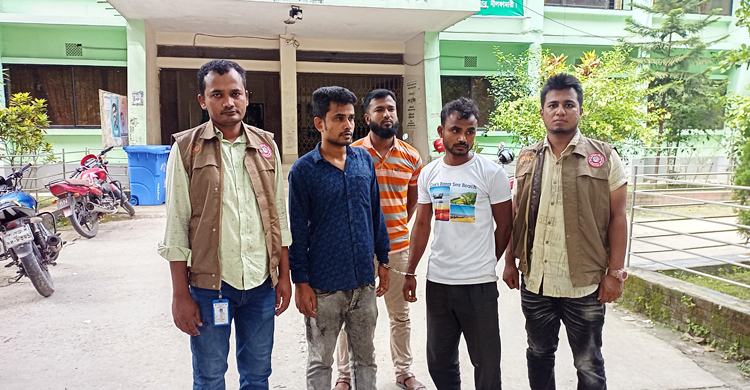 প্রকাশ্যে মাদক সেবন, ২ শিক্ষার্থীর এক মাসের কারাদণ্ড