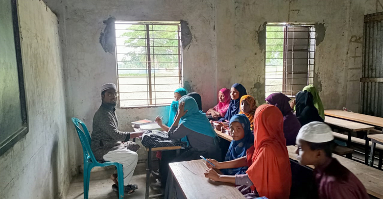 ১৬ শিক্ষার্থীর পাঠদানে ৯ শিক্ষক!